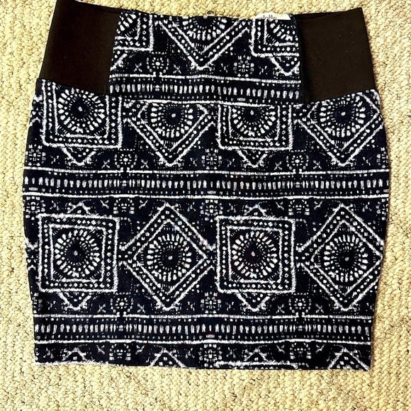 COPY - Charlotte Rouse Patterned Mini Pencil Skirt size S - Picture 1 of 3